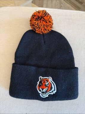 NFL Team Pom Beanie in Black & Orange NWT